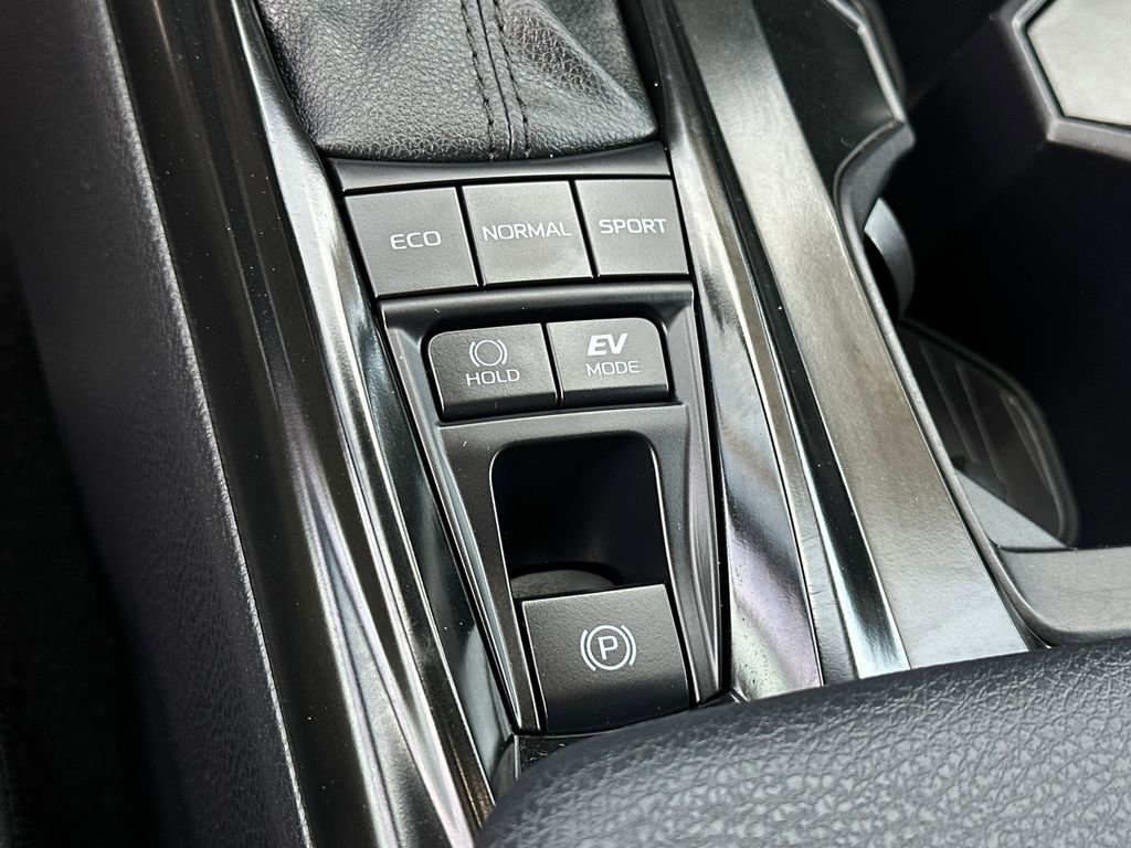 Used 2025 Toyota Camry SE image 30