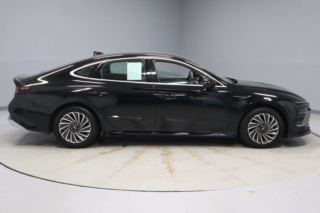Used 2025 Hyundai Sonata Limited FWD image 12