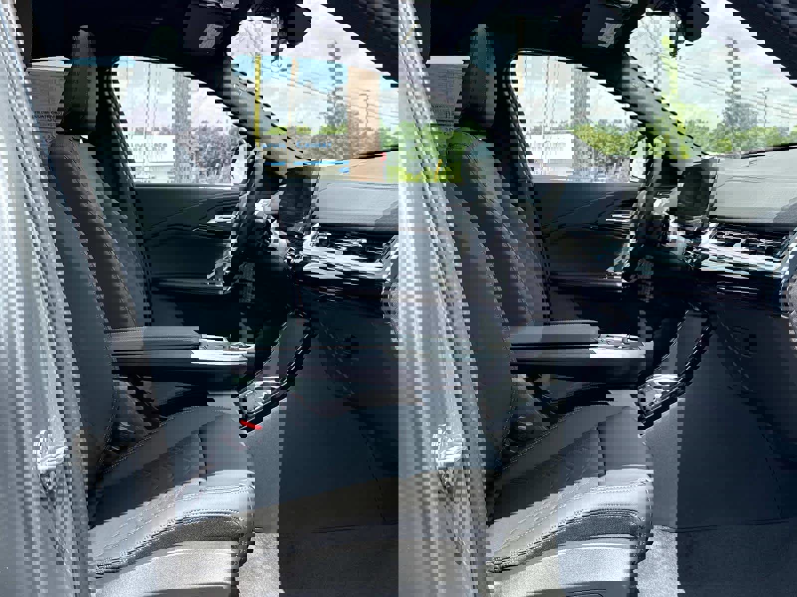 Used 2025 BMW X2 xDrive28i w/ Convenience Package image 16