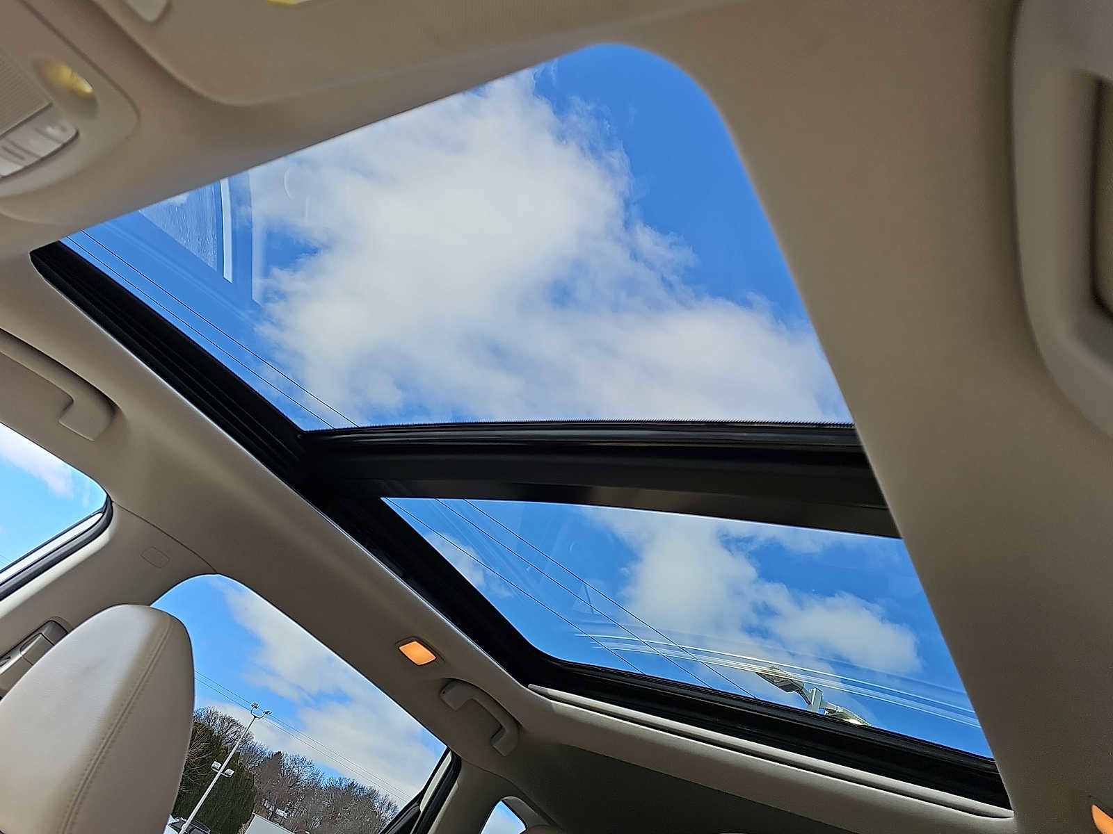 Used 2019 Nissan Rogue SL w/ Premium Package image 15