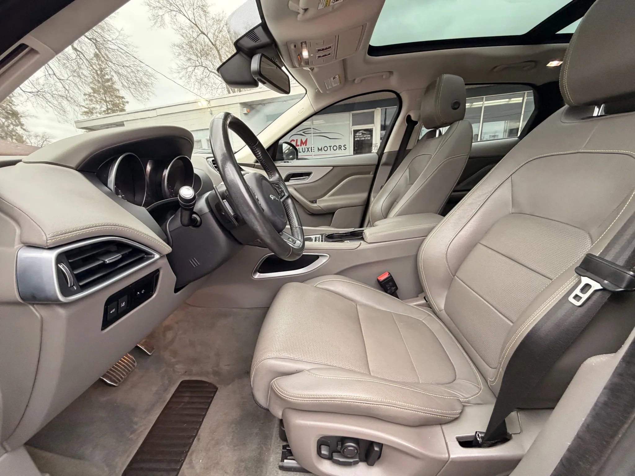 Used 2017 Jaguar F-PACE R-Sport image 8