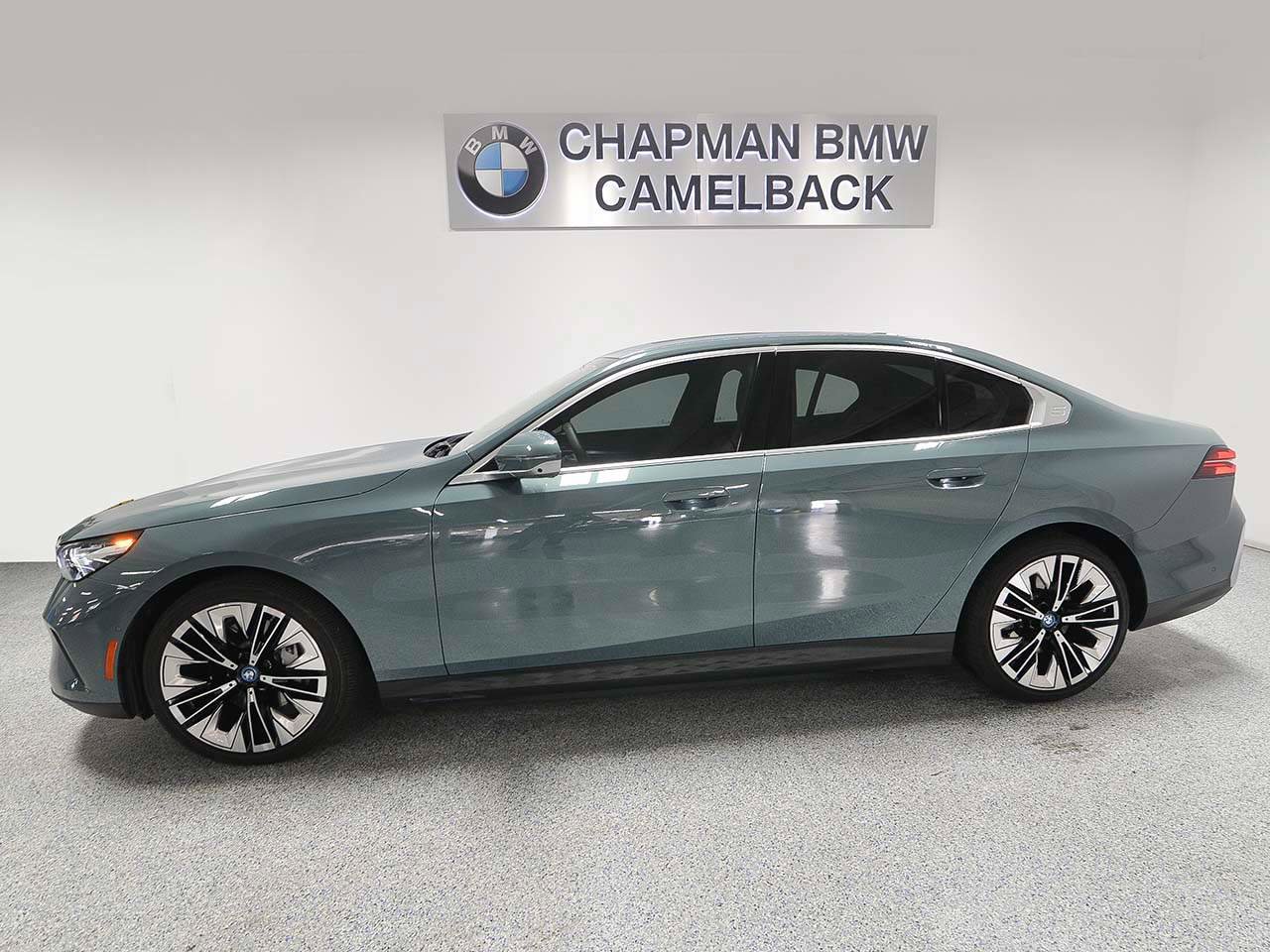 Certified 2025 BMW i5 eDrive40i w/ Premium Package image 3