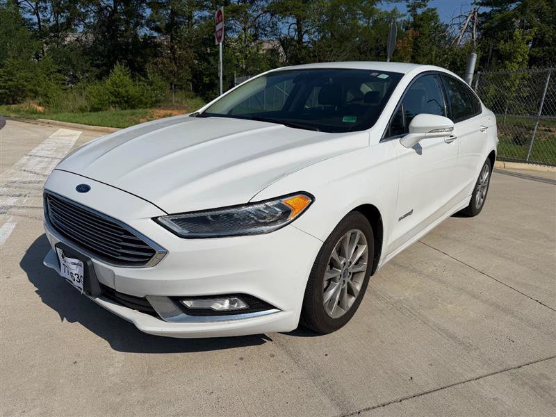 Used 2017 Ford Fusion SE w/ Equipment Group 602A FWD image 3