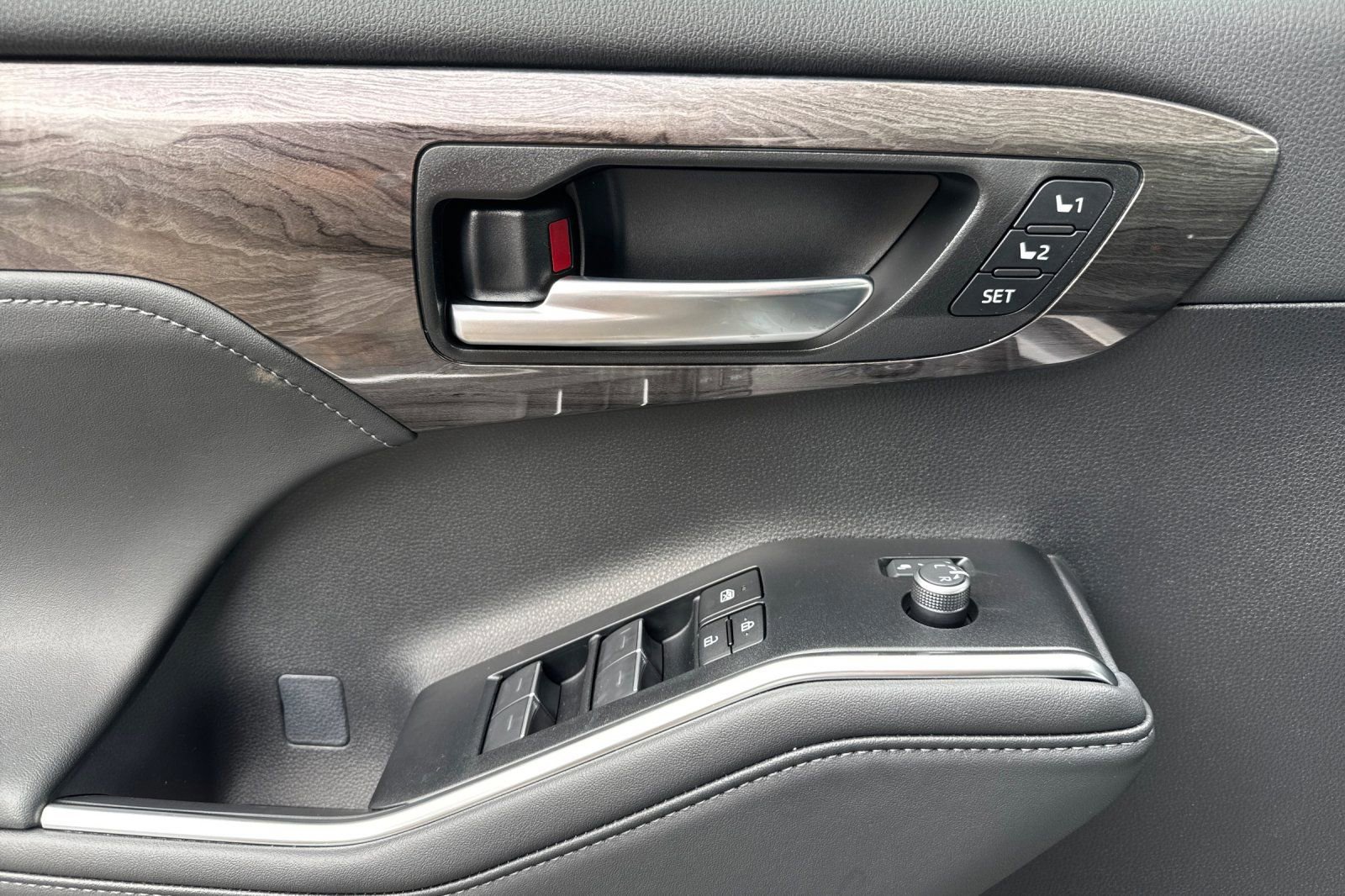 New 2026 Toyota Highlander Platinum AWD/4WD image 11