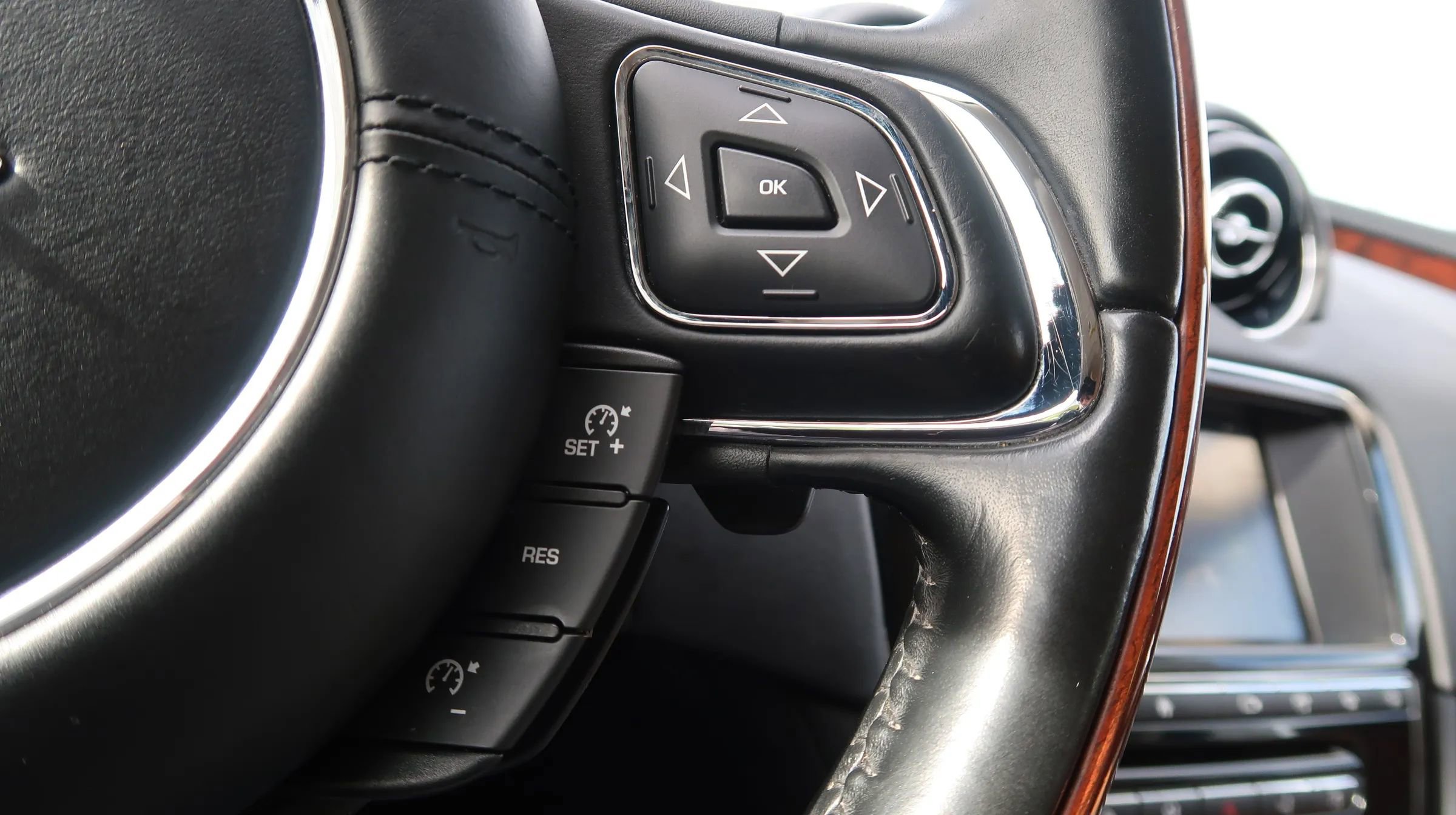 Used 2016 Jaguar XJ R-Sport AWD/4WD image 36