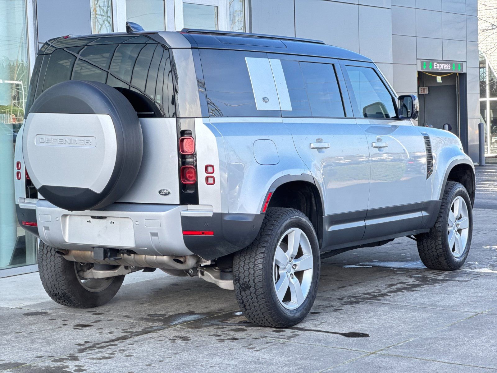 Used 2020 Land Rover Defender 110 First Edition AWD/4WD image 3