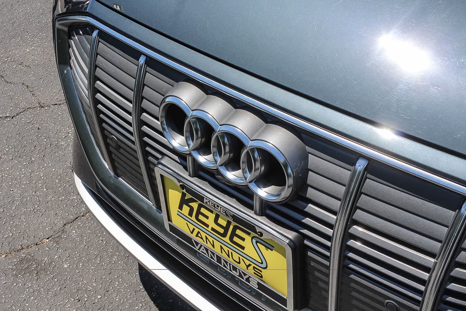 Used 2019 Audi e-tron Prestige w/ Prestige Package AWD/4WD image 14