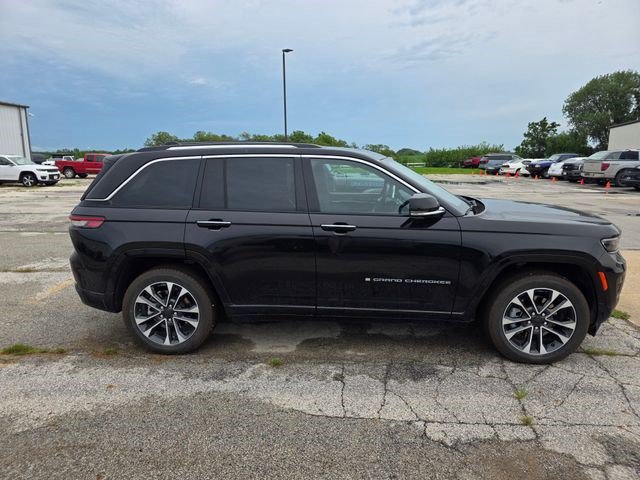Certified 2022 Jeep Grand Cherokee Overland w/ Advanced Protech Group III AWD/4WD image 8