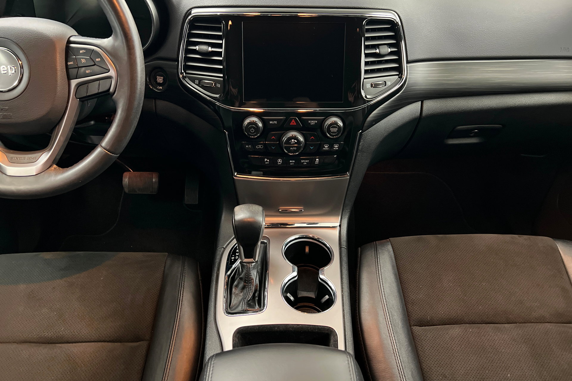 Used 2021 Jeep Grand Cherokee Laredo X image 13