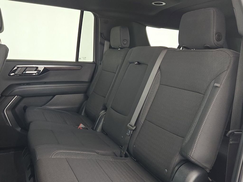 Used 2025 Chevrolet Suburban LS image 31