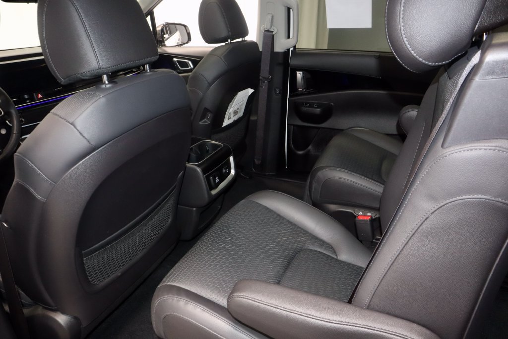 Used 2025 Kia Carnival SX Prestige FWD image 23