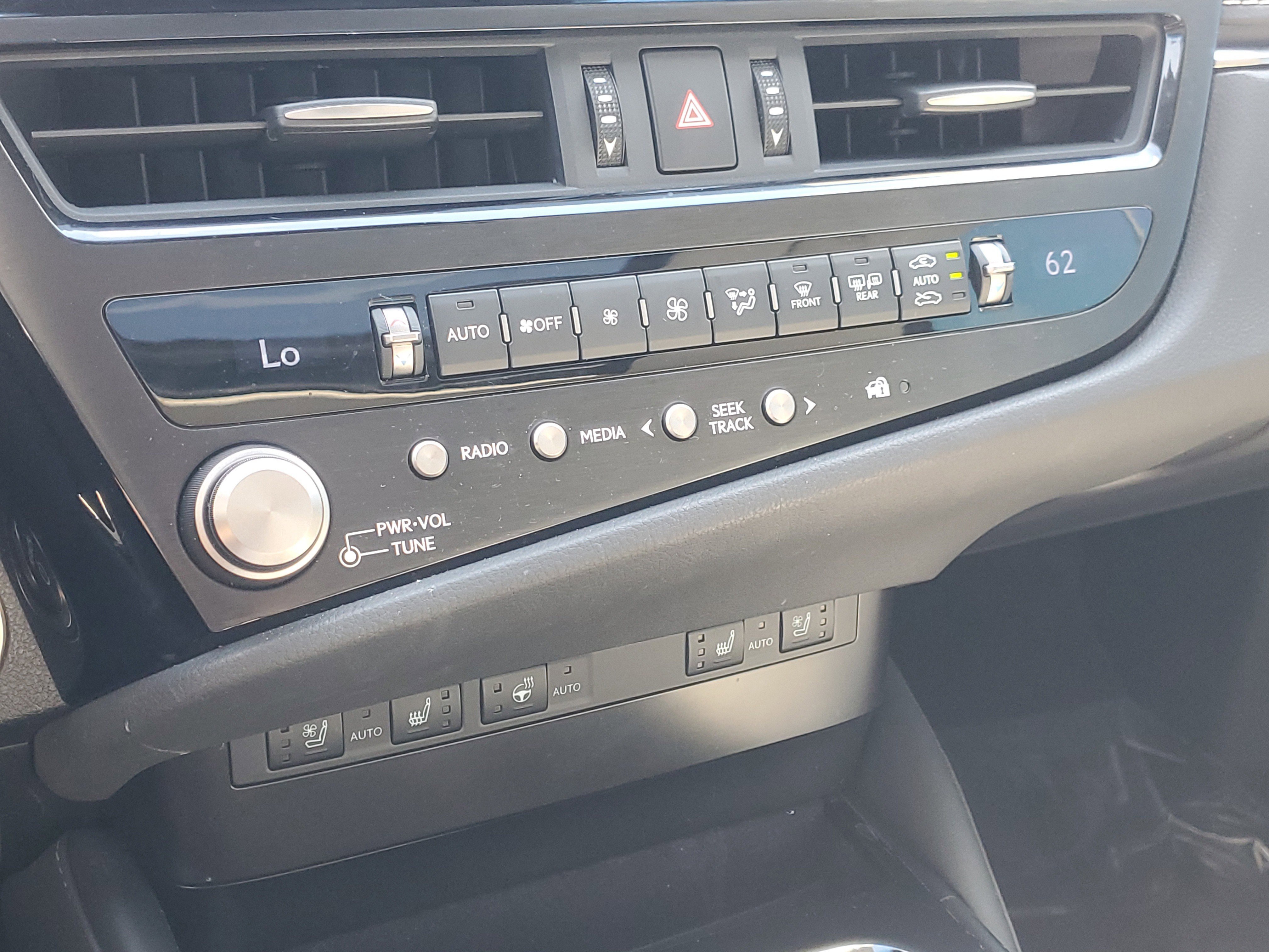 Used 2023 Lexus ES 300h w/ Premium Package image 31