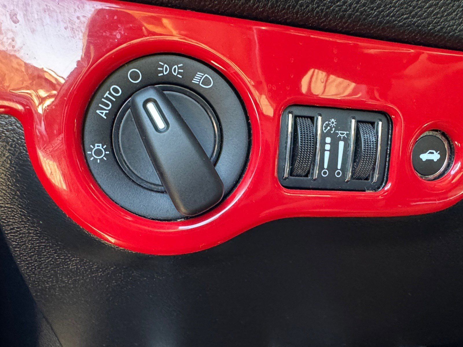 Used 2022 Dodge Challenger SXT image 17