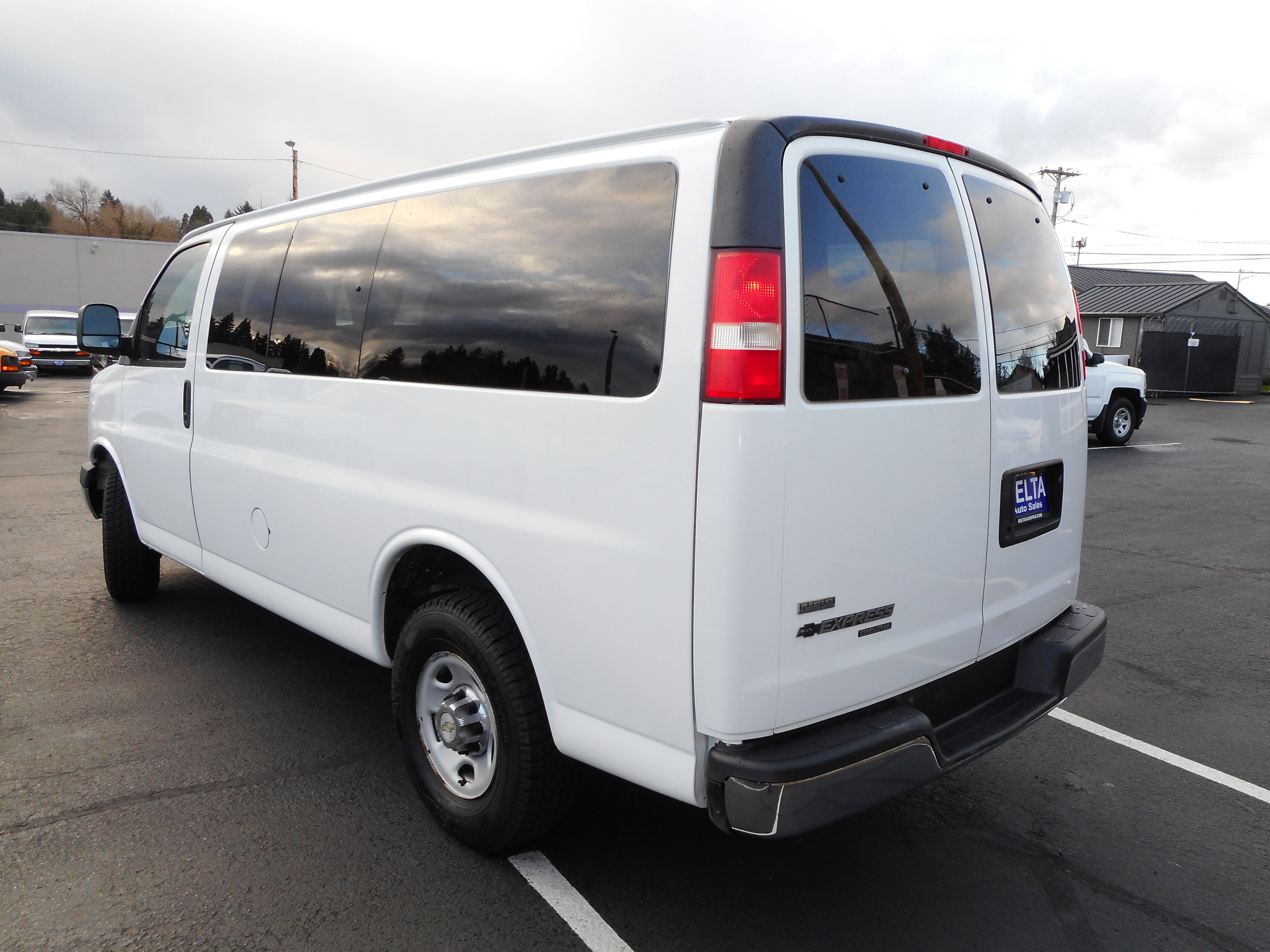 Used 2011 Chevrolet Express 3500 LT w/ LT Preferred Equipment Group image 9