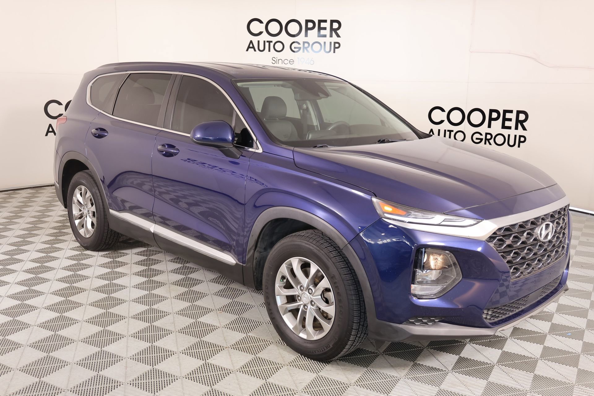 Used 2019 Hyundai Santa Fe SE image 1