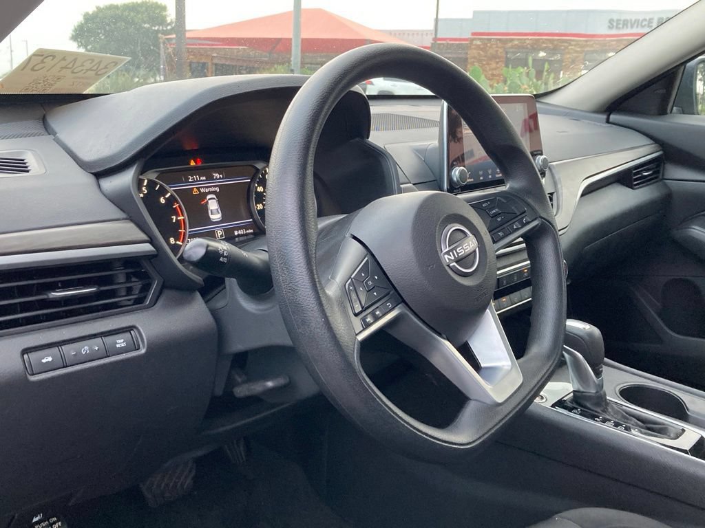 Used 2025 Nissan Altima 2.5 SV FWD image 8