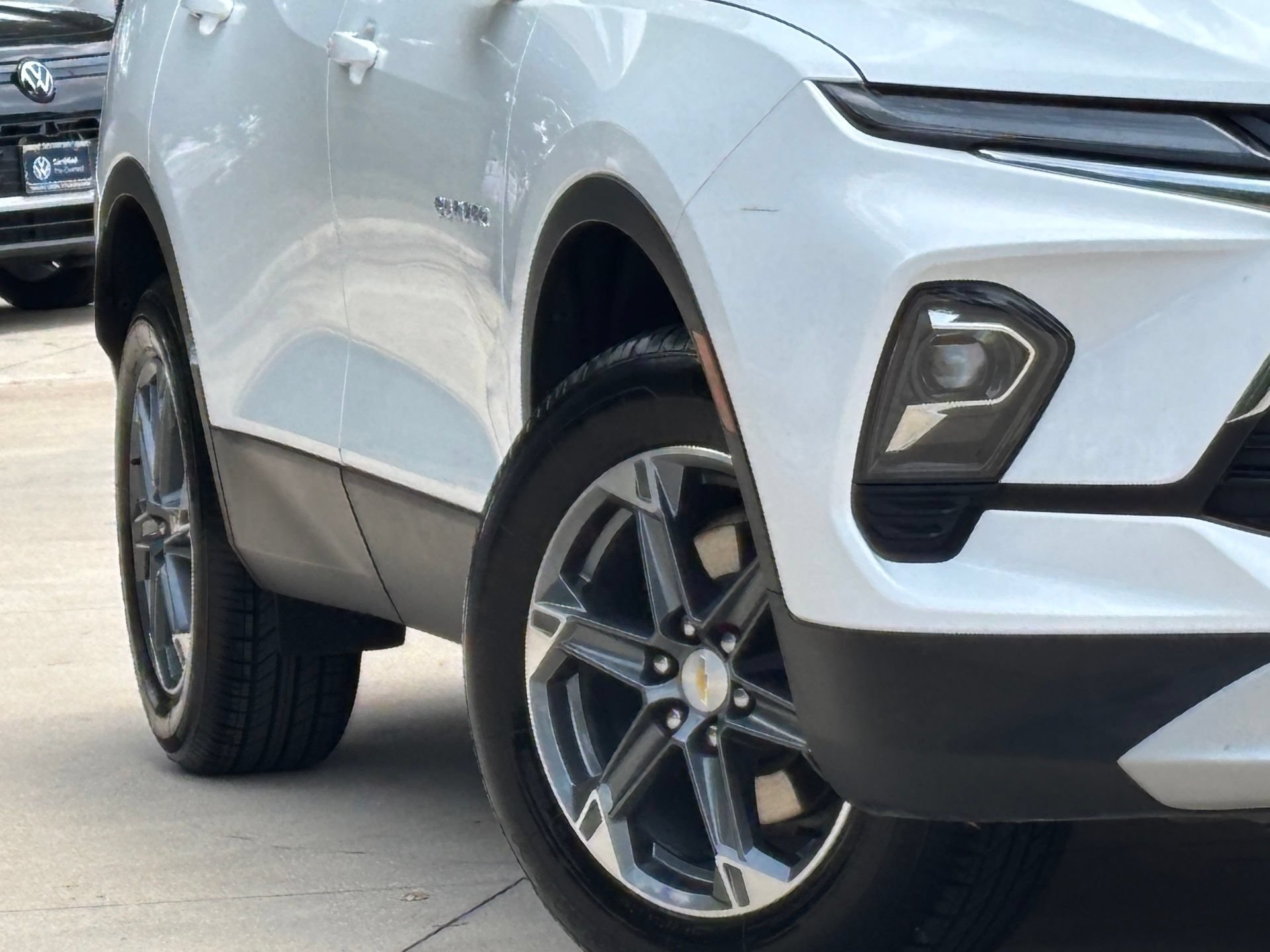 Used 2025 Chevrolet Blazer LT FWD image 3
