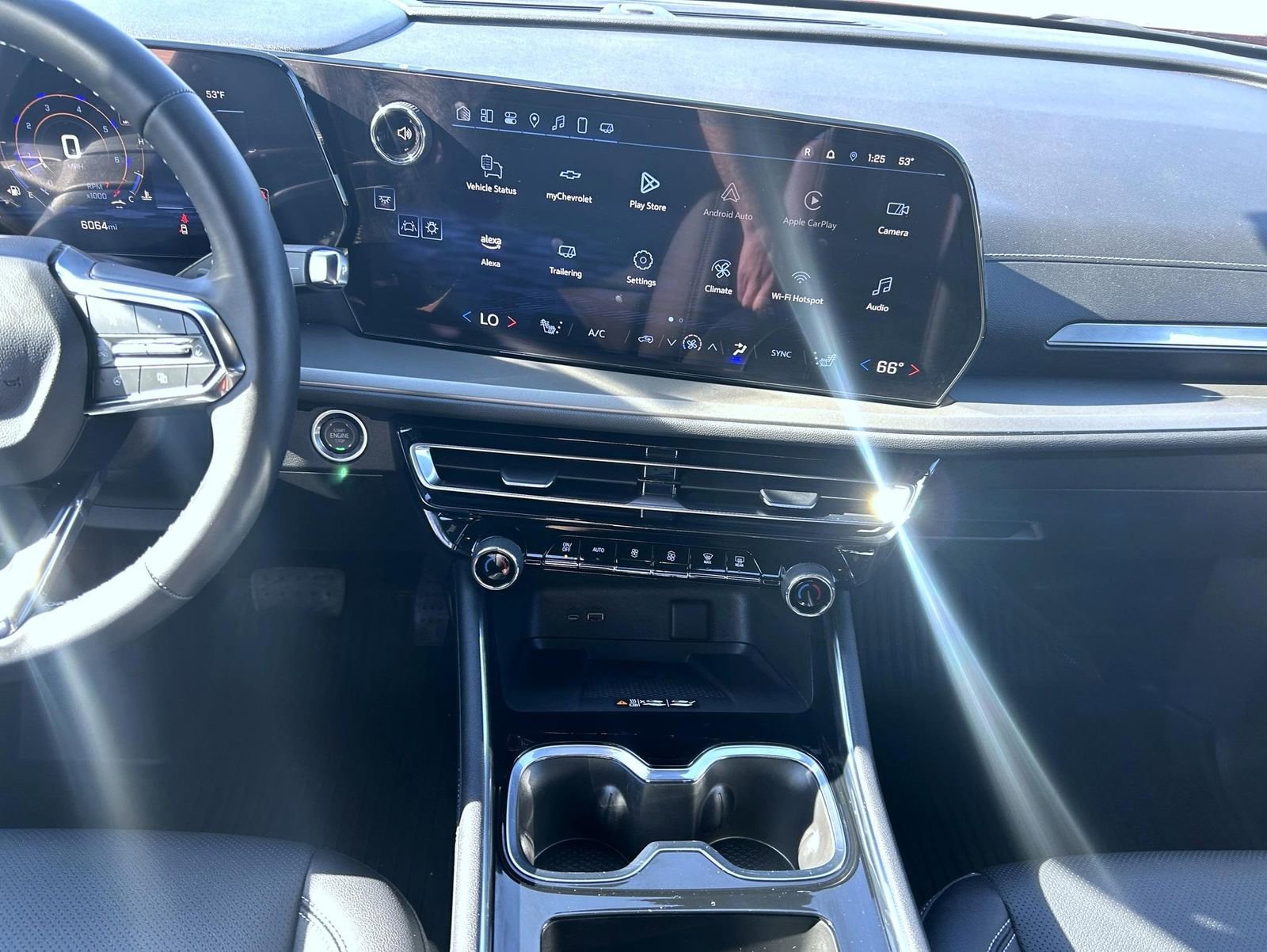 Certified 2025 Chevrolet Traverse LT w/ Driver Confidence Package image 12