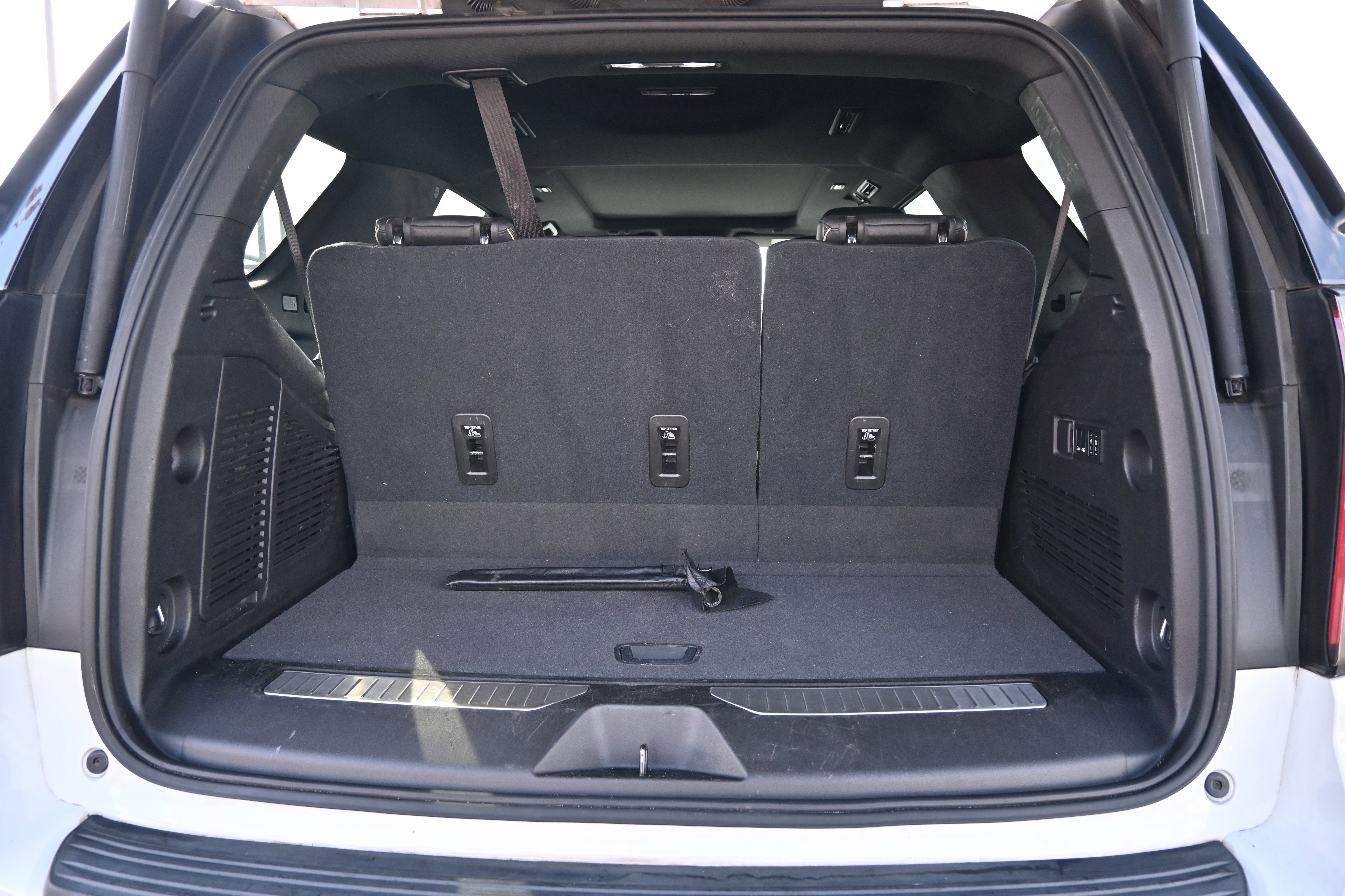 Used 2021 Chevrolet Tahoe Premier w/ Premium Package image 34