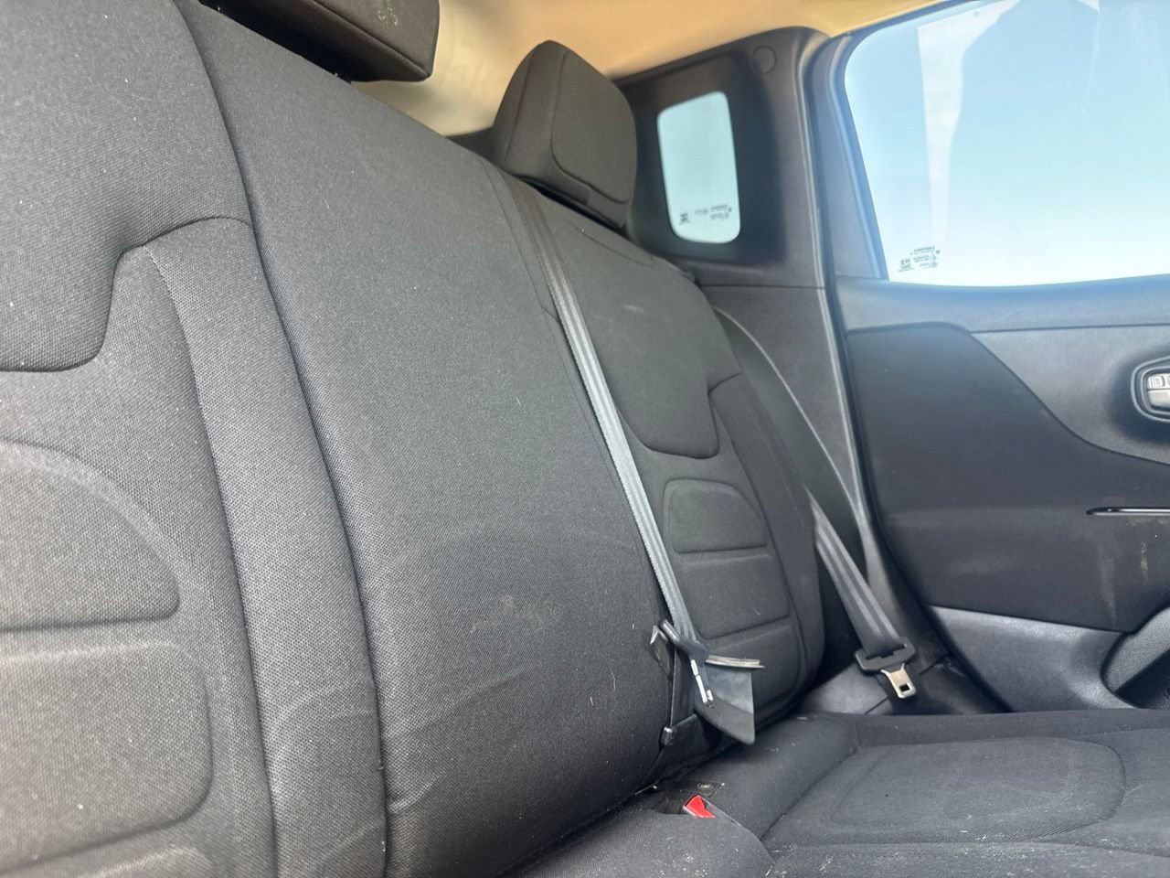 Used 2019 Jeep Renegade Latitude FWD image 30