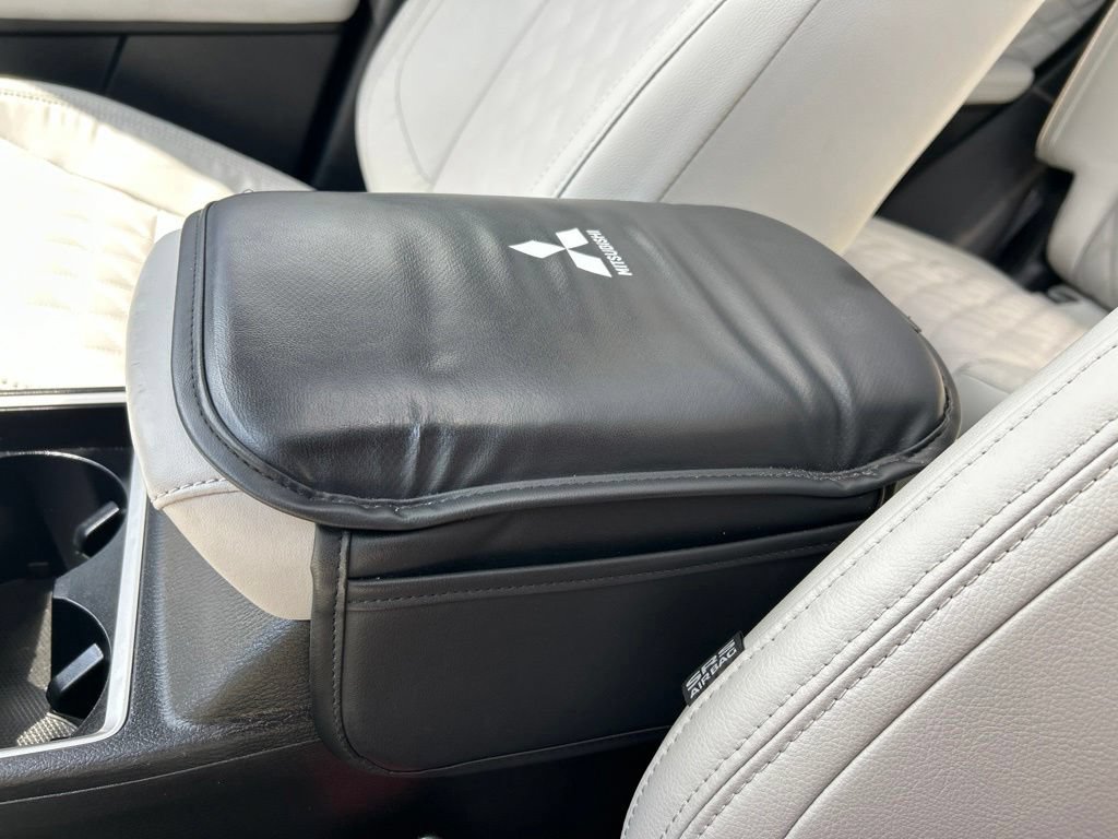 Used 2025 Mitsubishi Outlander 4WD Plug-In Hybrid image 33