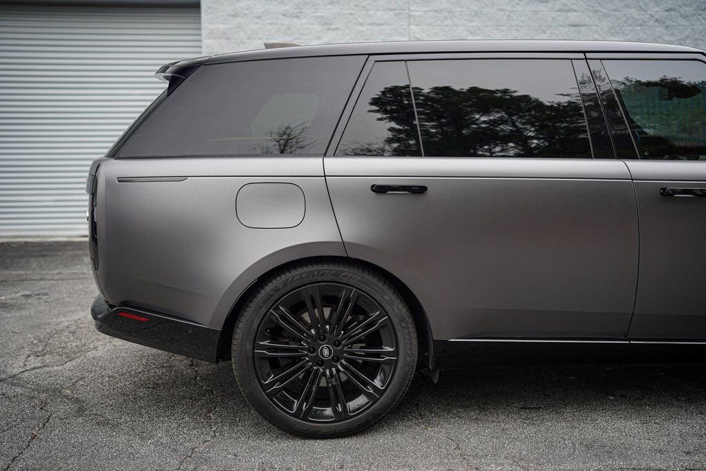 Used 2022 Land Rover Range Rover Long Wheelbase SE image 16