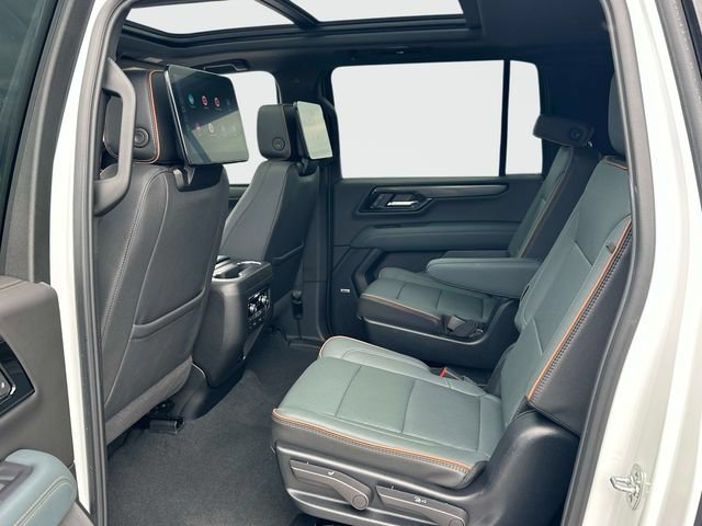 Used 2025 GMC Yukon XL AT4 w/ AT4 Premium Plus Package AWD/4WD image 17