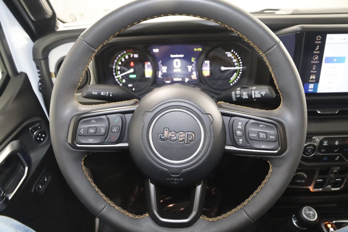 Used 2024 Jeep Wrangler Unlimited w/ Convenience Group AWD/4WD image 31