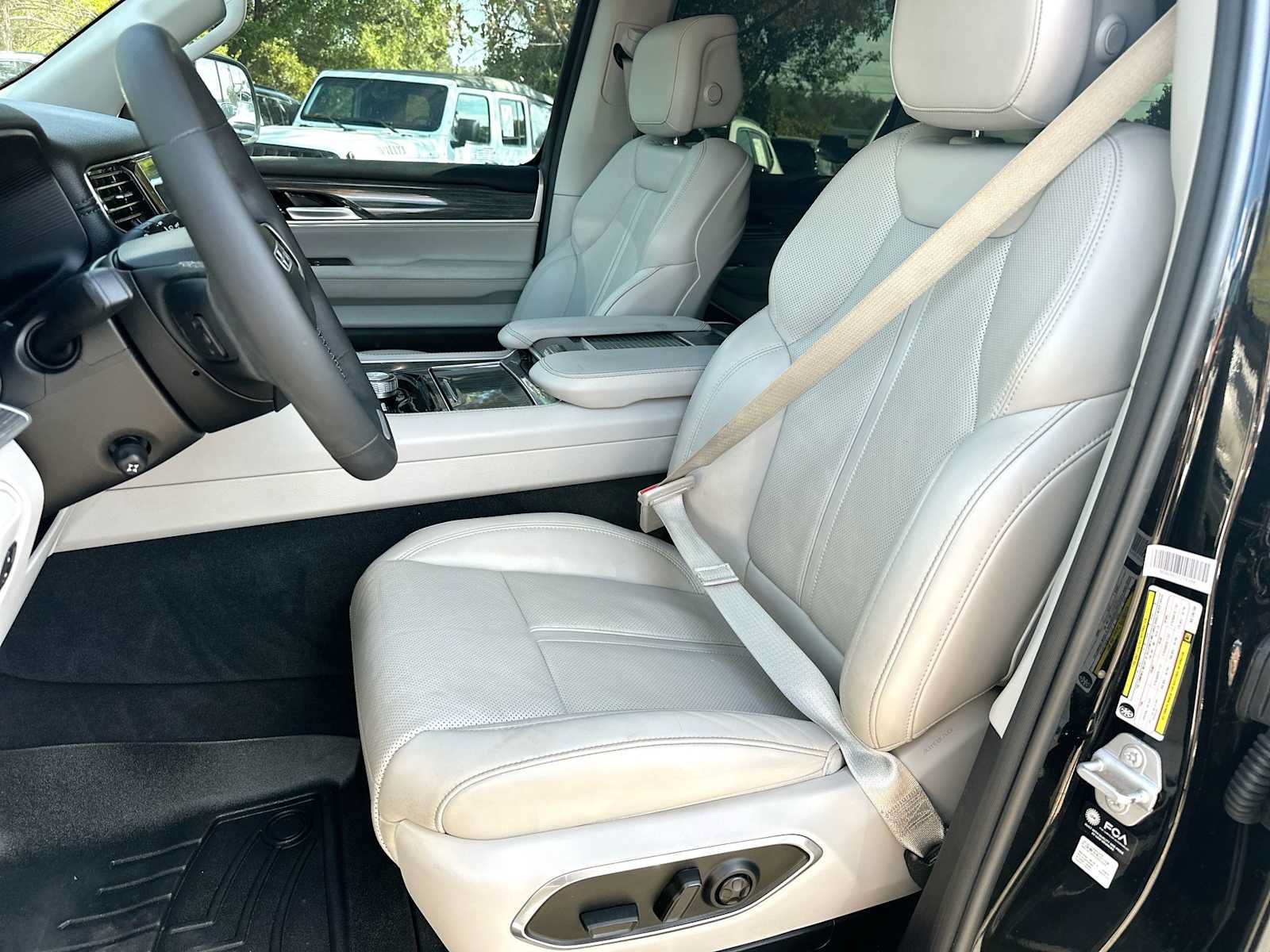 Used 2022 Jeep Wagoneer Series II AWD/4WD image 17