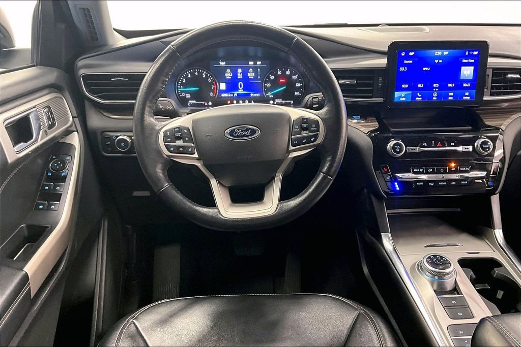 Used 2022 Ford Explorer Limited w/ Equipment Group 301A image 4