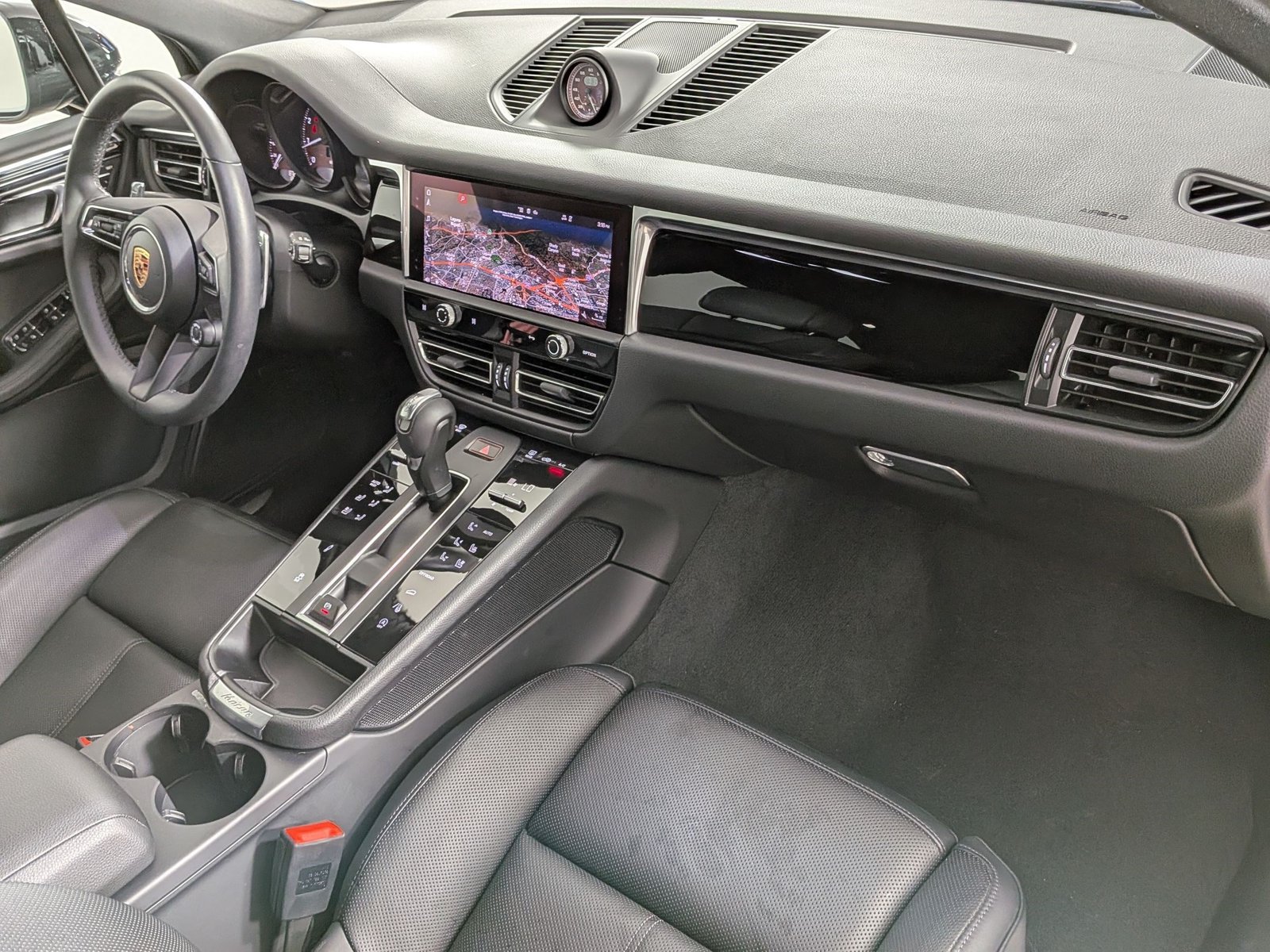 Certified 2025 Porsche Macan S AWD/4WD image 24