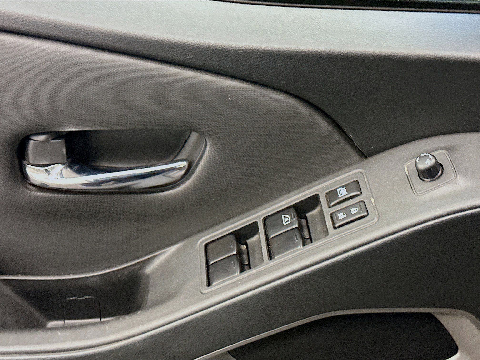 Used 2023 Nissan Frontier SV image 15