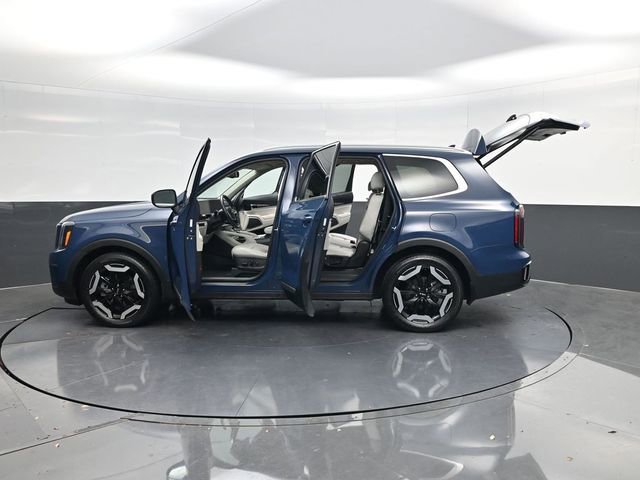 Used 2023 Kia Telluride EX image 64