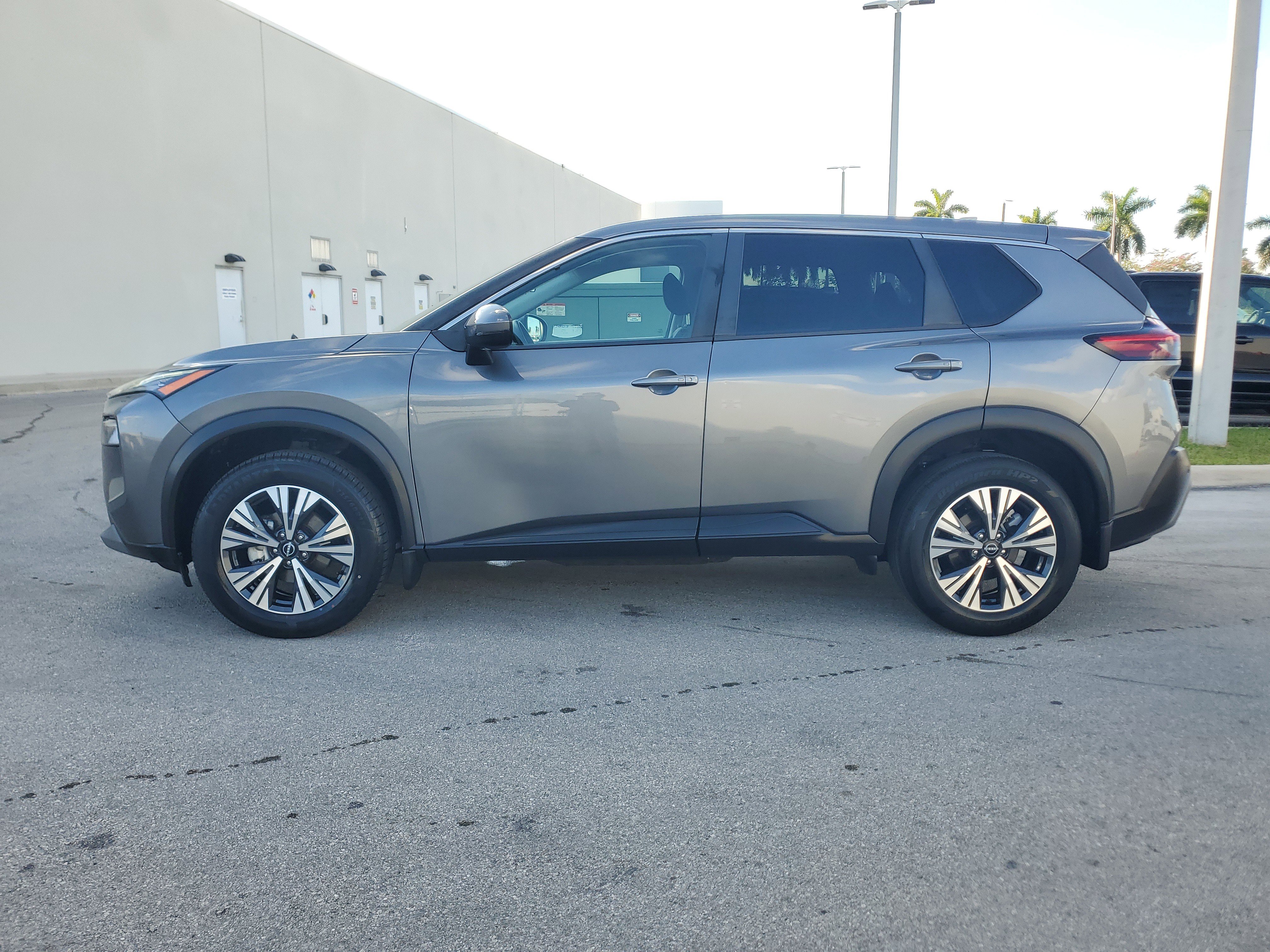 Used 2022 Nissan Rogue SV image 8