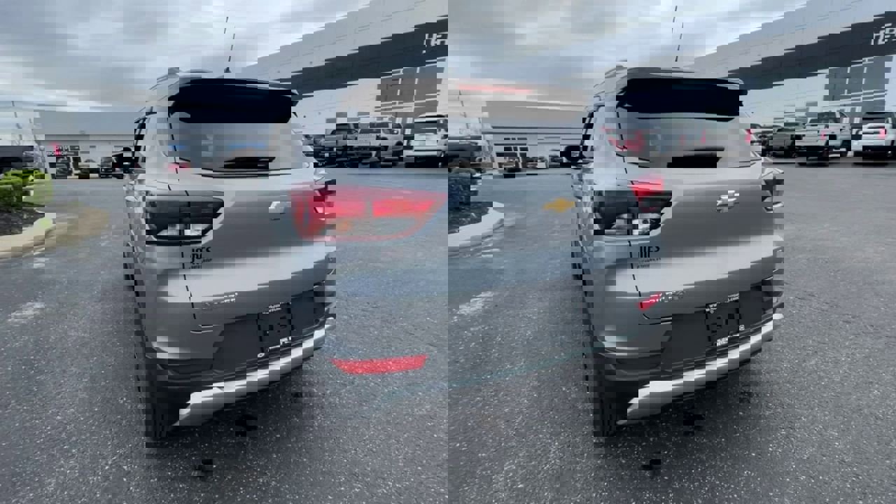 Used 2023 Chevrolet TrailBlazer LT image 2