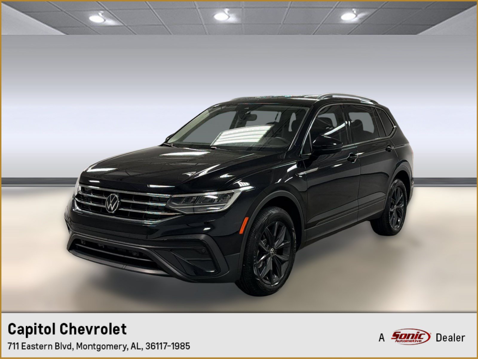 Used 2024 Volkswagen Tiguan SE FWD image 1