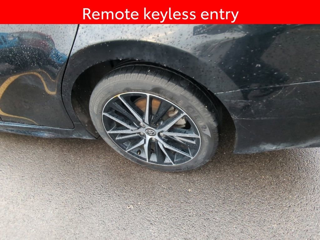 Used 2022 Toyota Camry SE image 5
