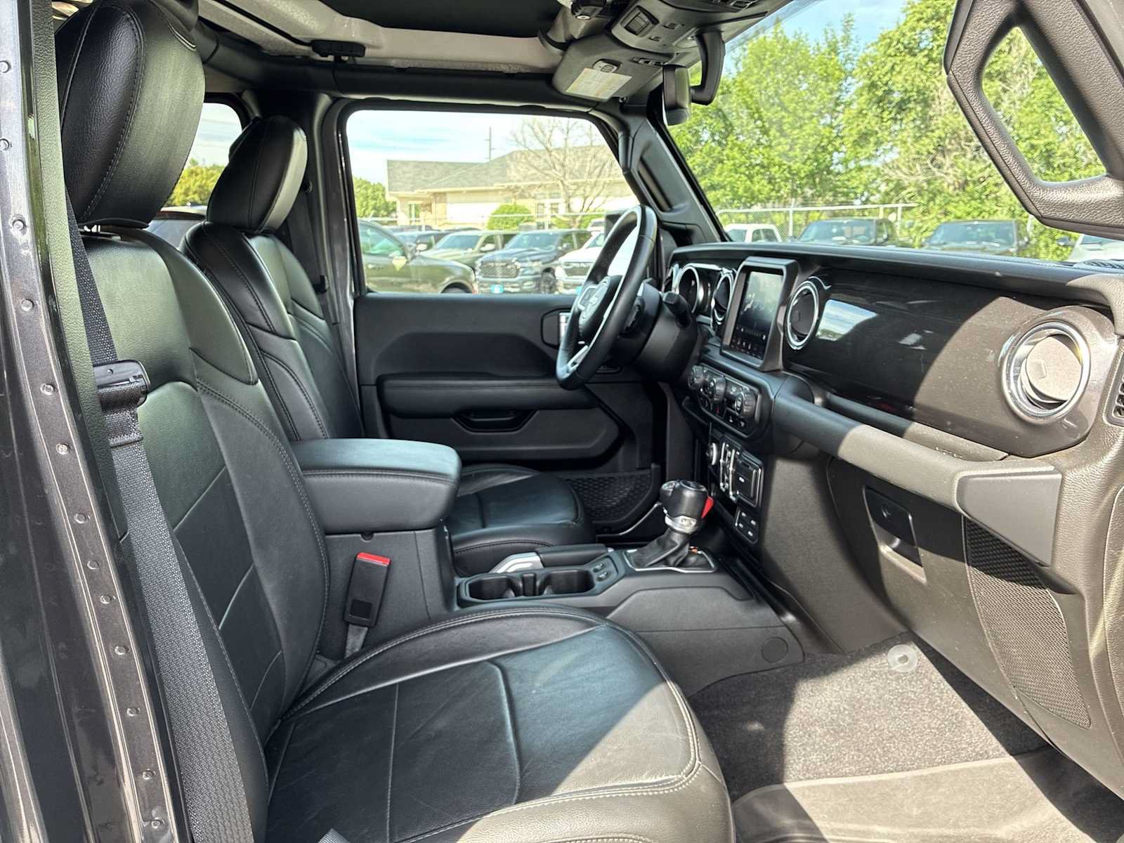 Used 2021 Jeep Wrangler Unlimited Sahara AWD/4WD image 25