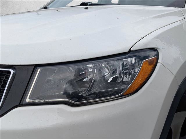 Used 2018 Jeep Compass Latitude w/ Popular Equipment Group FWD image 2