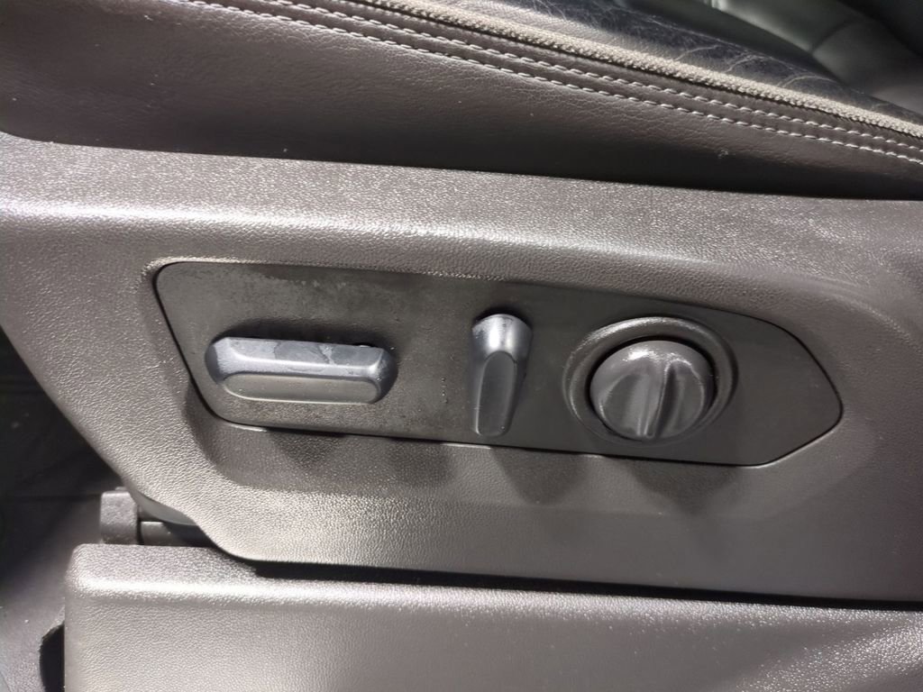 Used 2019 Chevrolet Silverado 1500 High Country w/ Technology Package image 21