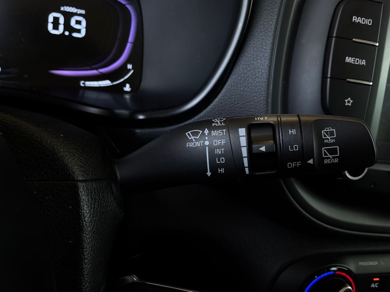 Used 2025 Kia Soul LX w/ LX Technology Package FWD image 34