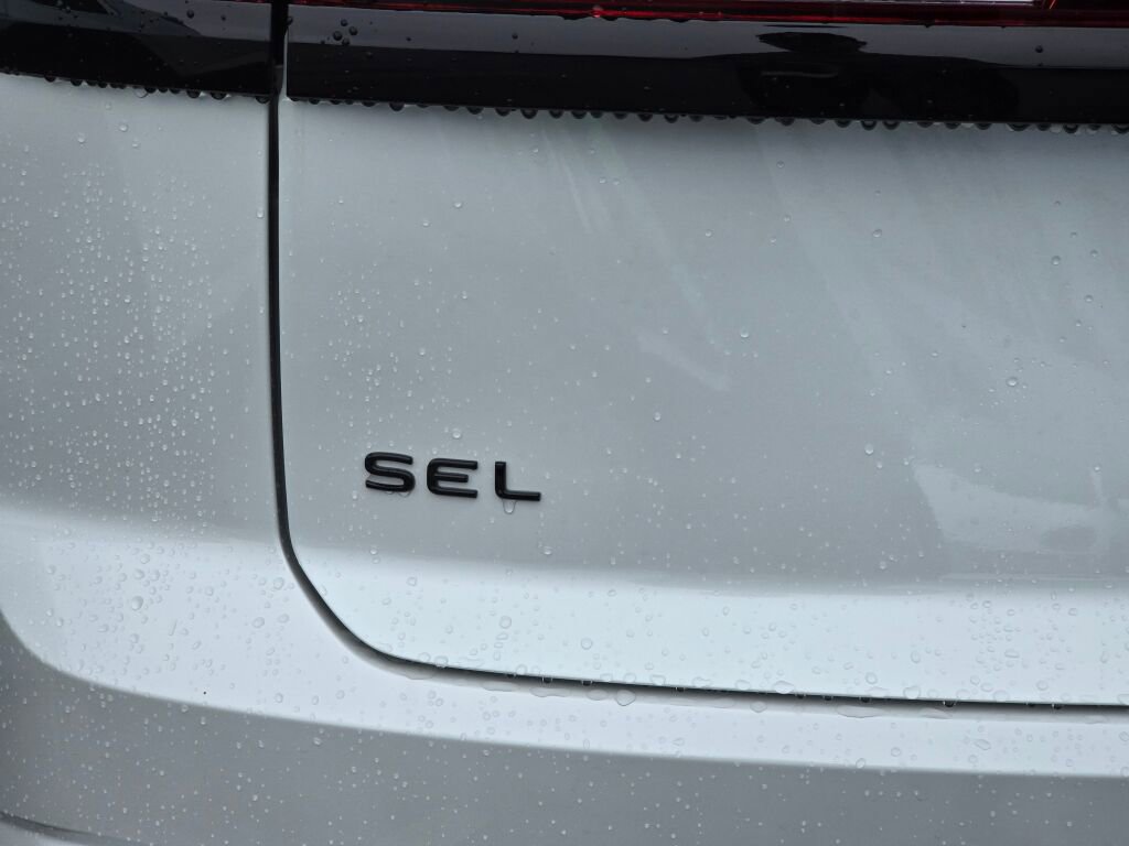 New 2025 Volkswagen Atlas Cross Sport SEL R-Line image 15