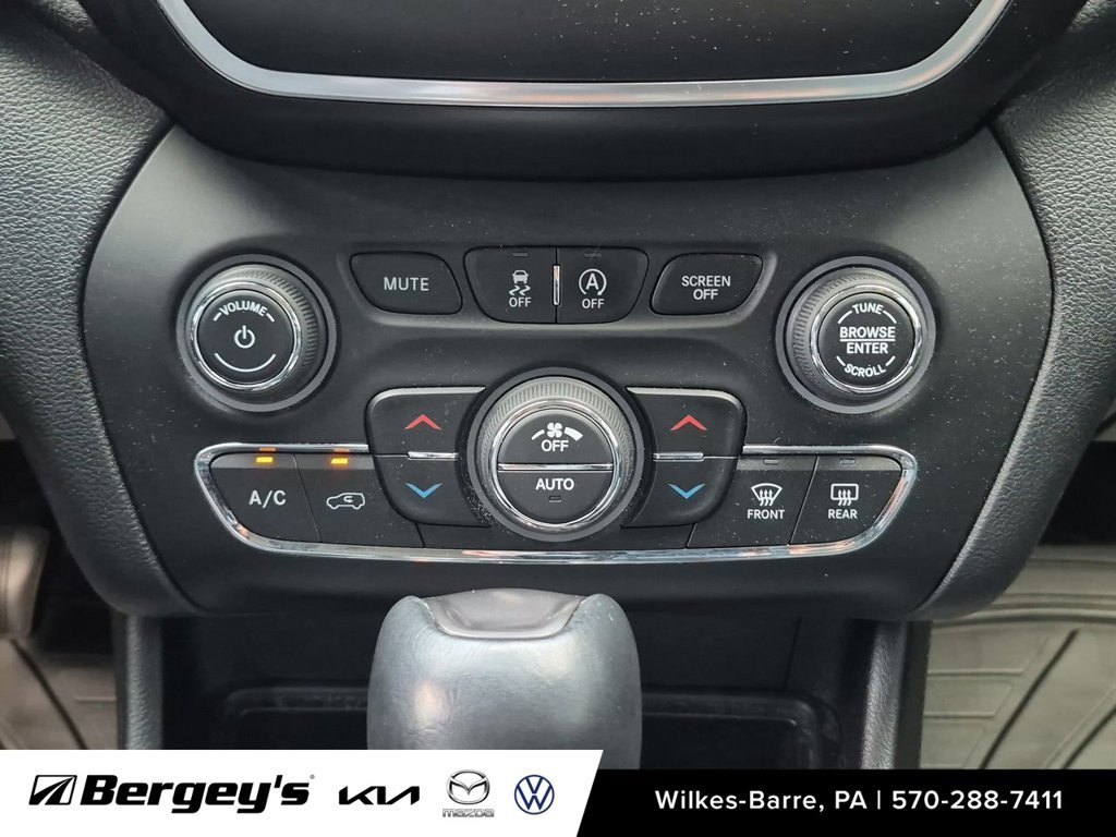 Used 2022 Jeep Cherokee Latitude Lux w/ Sun & Sound Group AWD/4WD image 28
