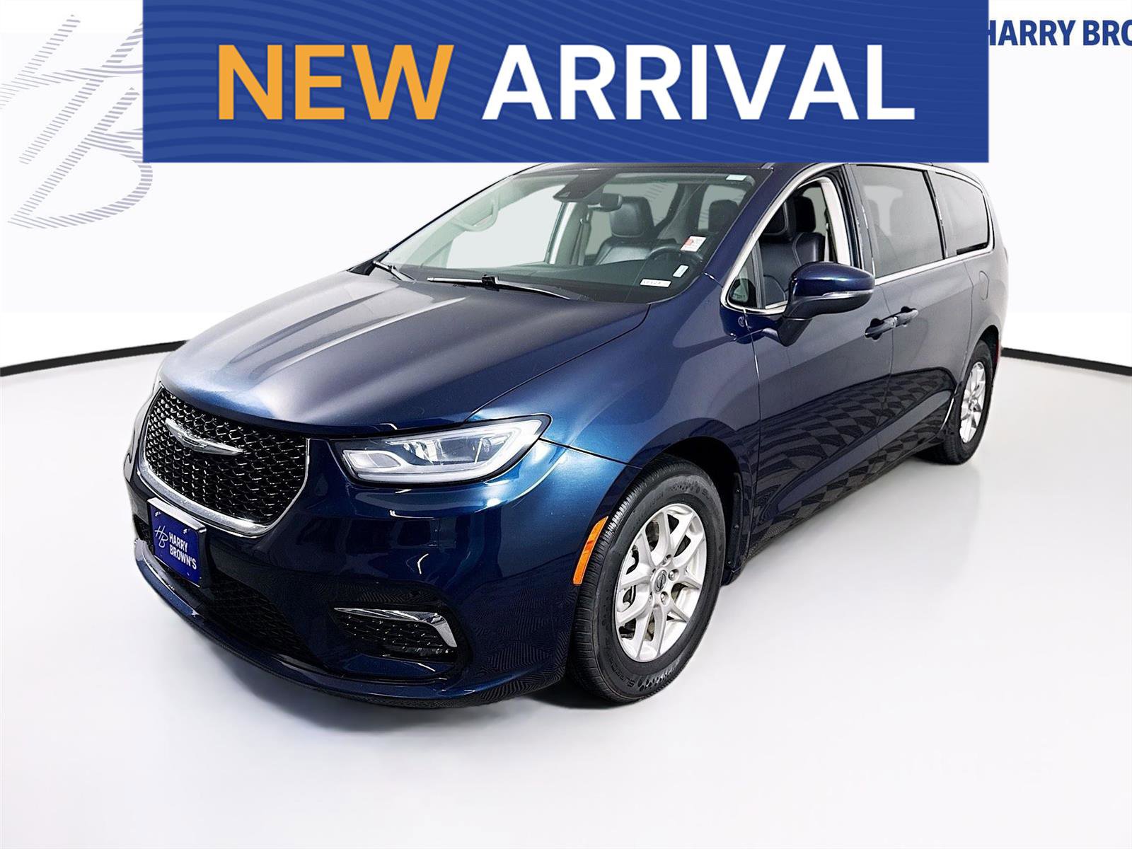 Used 2023 Chrysler Pacifica Touring-L image 1