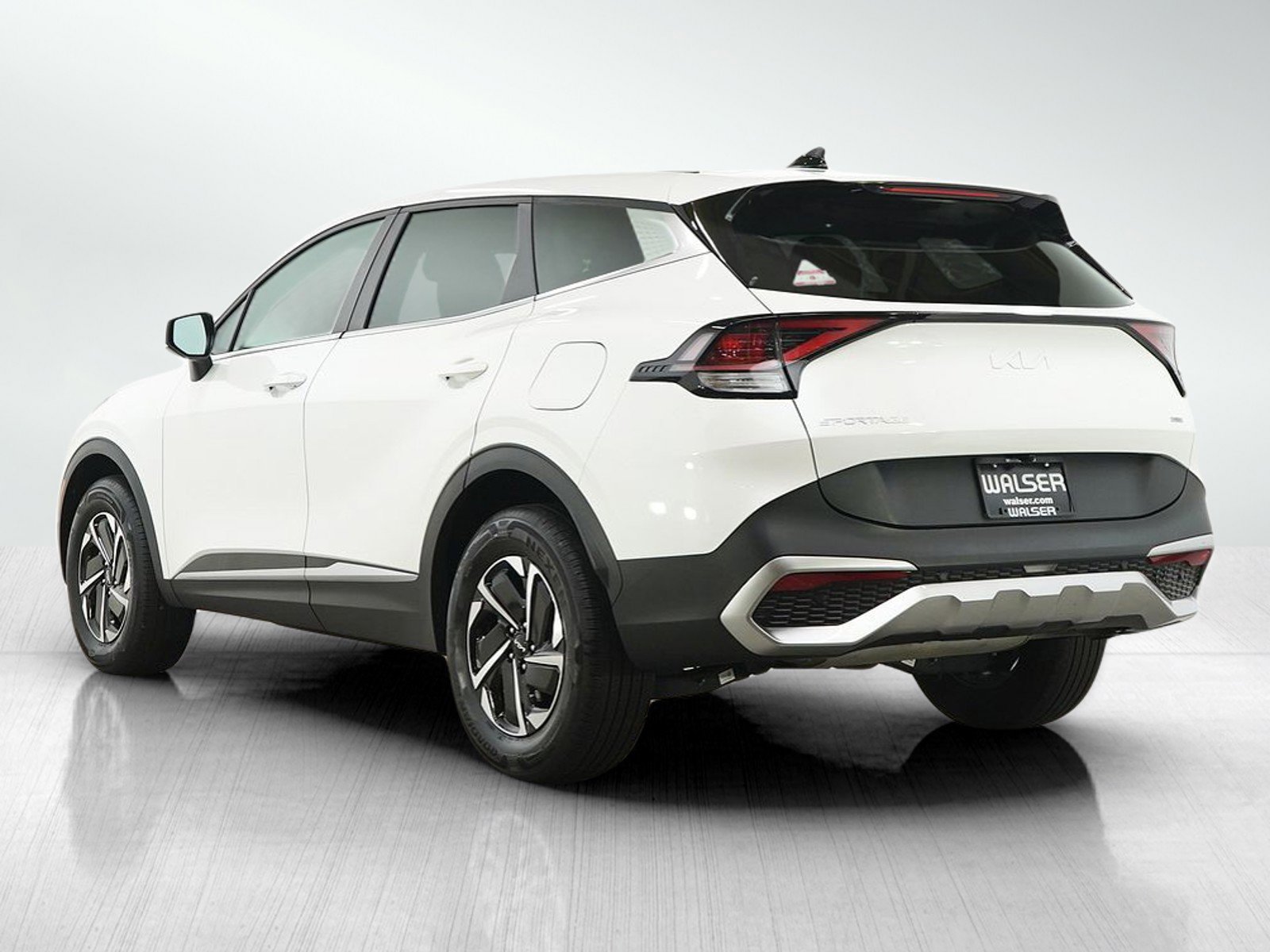 Used 2023 Kia Sportage LX image 3