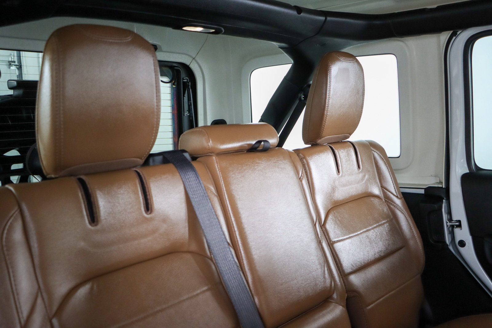 Used 2022 Jeep Wrangler Unlimited Sahara AWD/4WD image 29