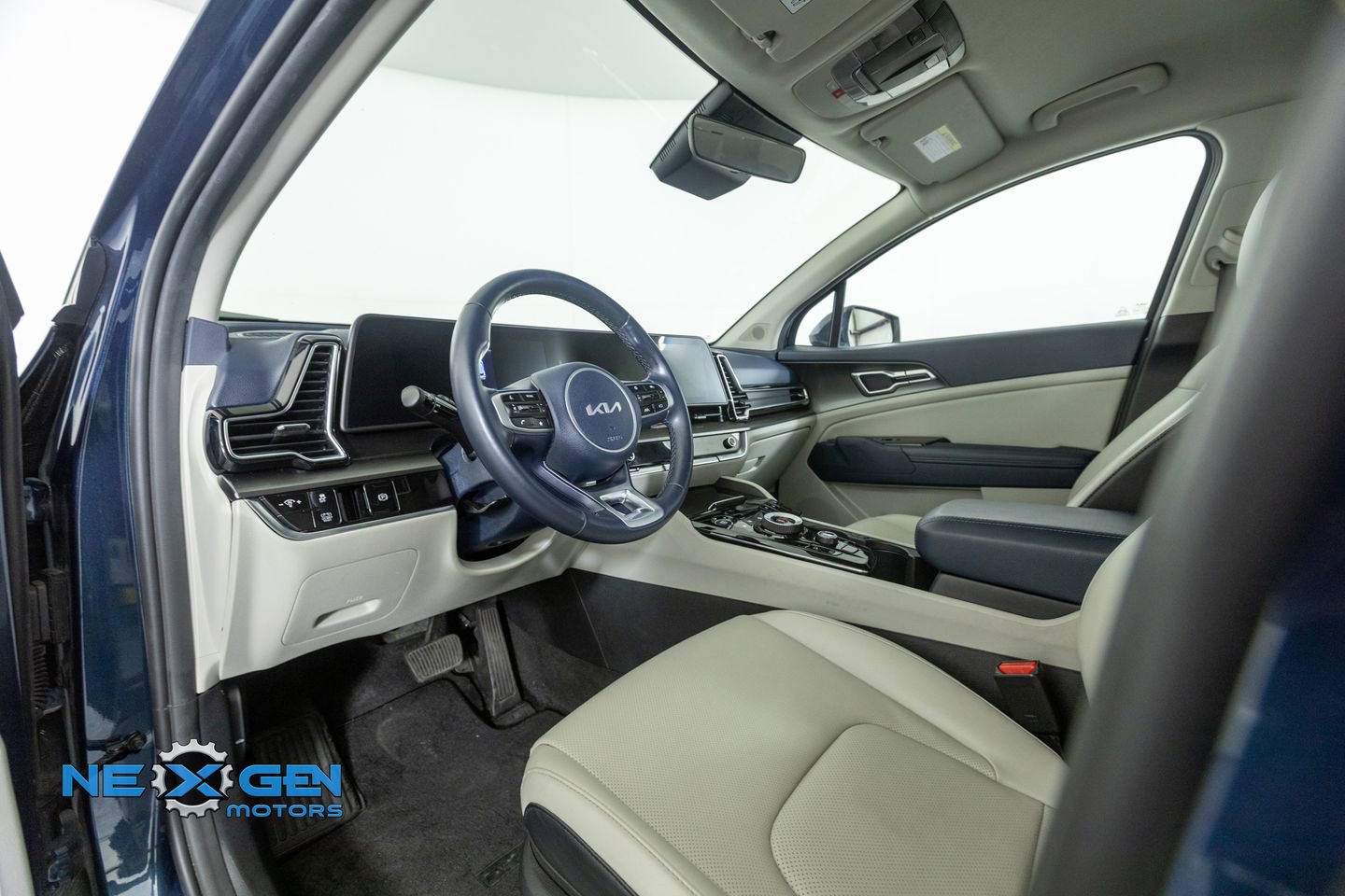 Used 2023 Kia Sportage EX image 10