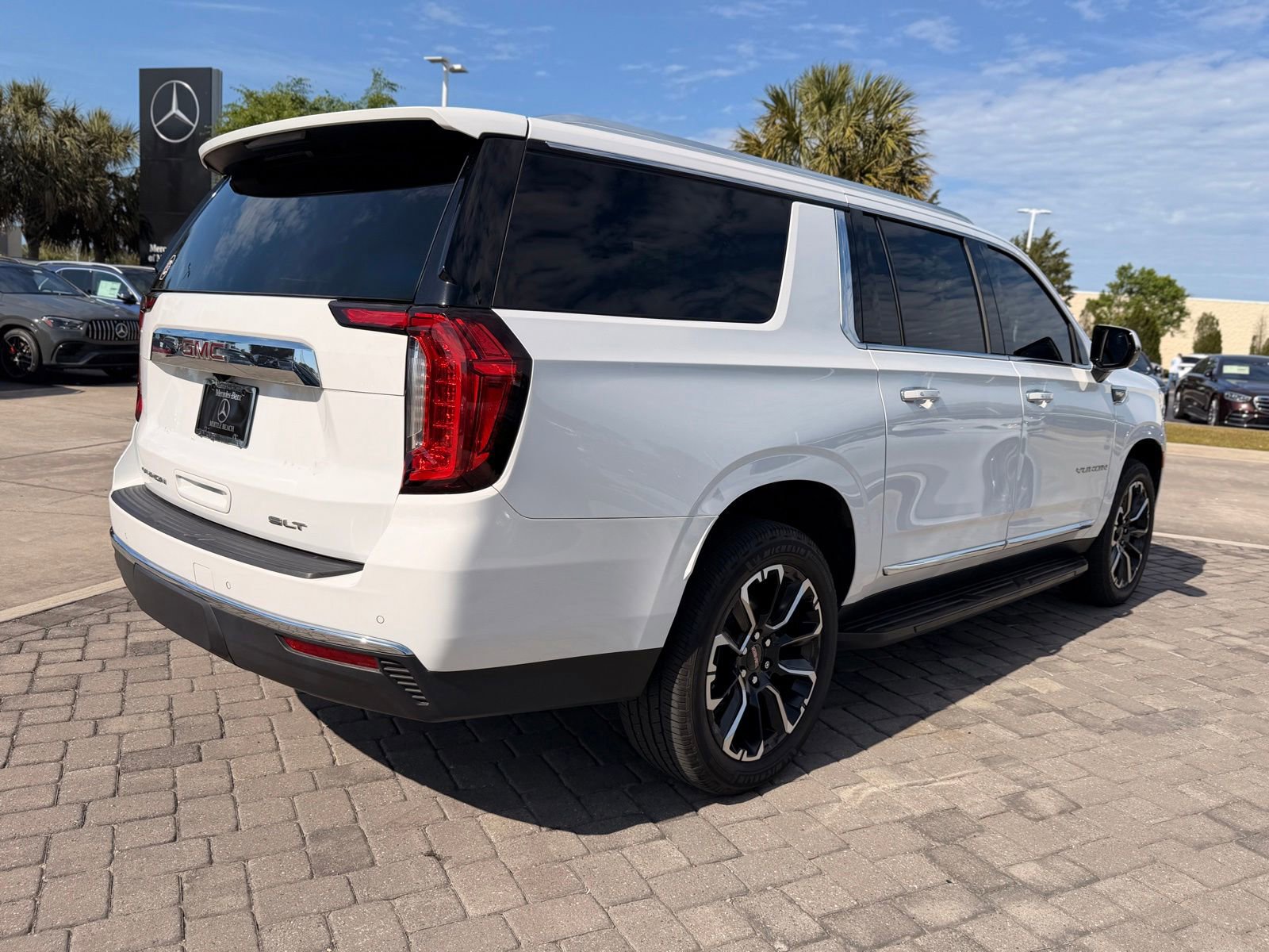 Used 2023 GMC Yukon XL SLT RWD image 8