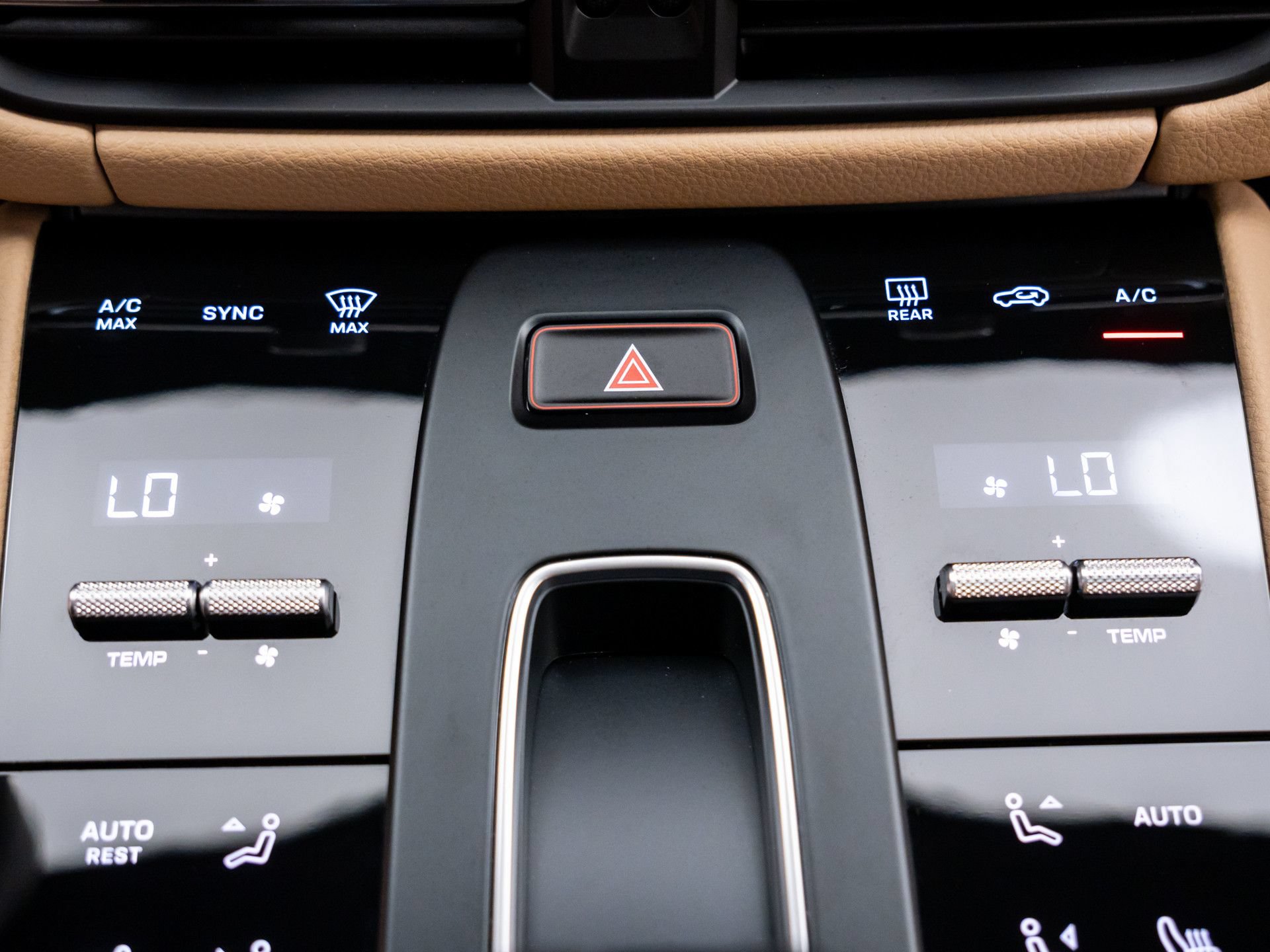 Certified 2026 Porsche Macan AWD/4WD image 26