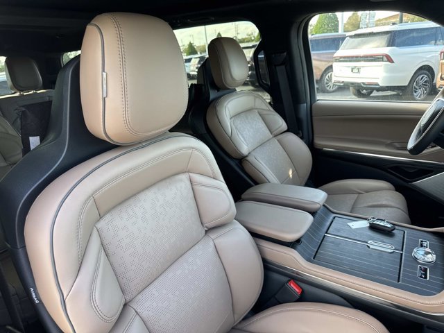 New 2025 Lincoln Navigator Black Label image 19